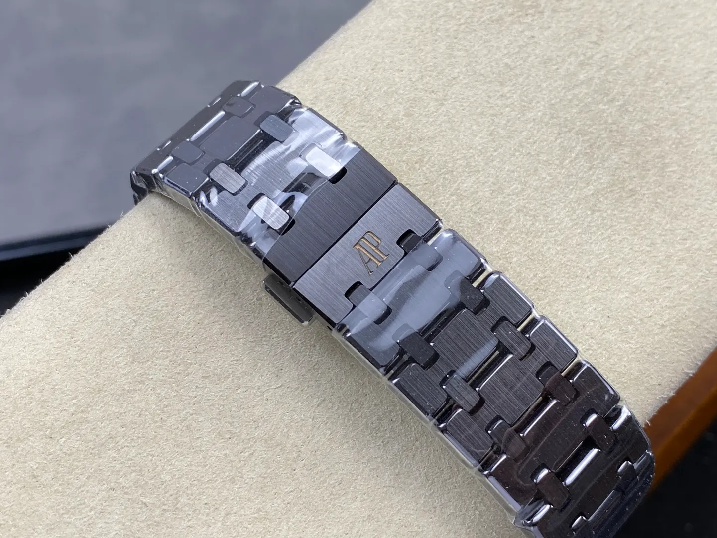 AP Royal Oak 41mm Ceramic 15416CE THBF 1:1 Best Edition on Ceramic Bracelet V3 (Free Sprung) 39 65dbfa1a7ce3204 AMO Watch