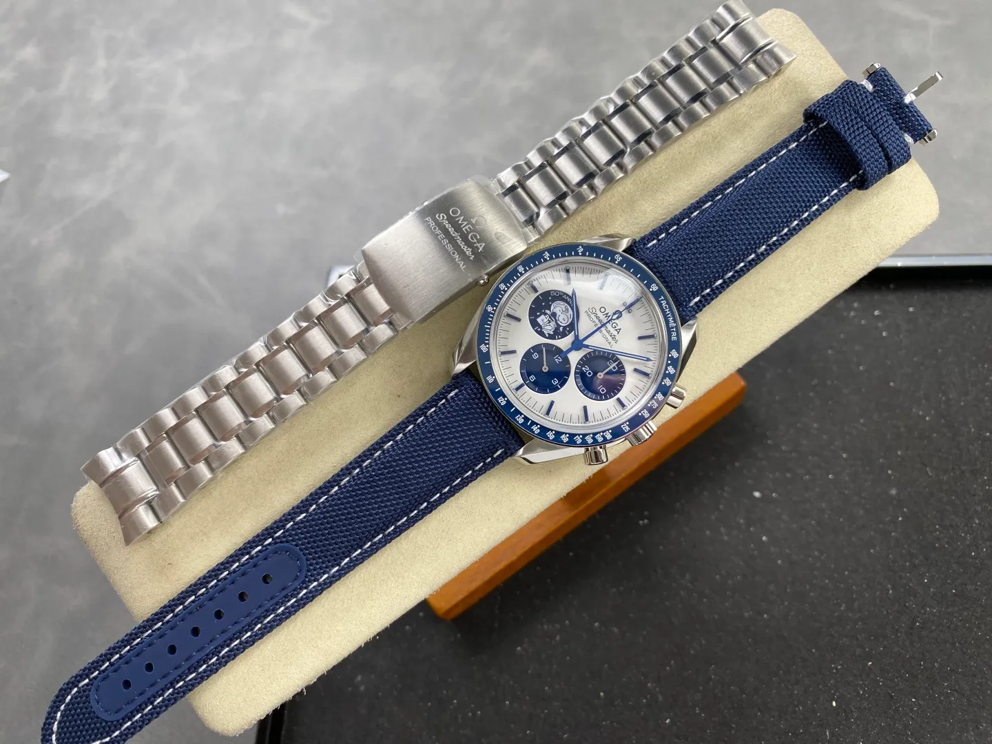 OMEGA Speedmaster Professional “Silver Snoopy Award” 50th Anniversary SMF 1:1 Best Edition A3861 31 990438736a6481d AMO Watch