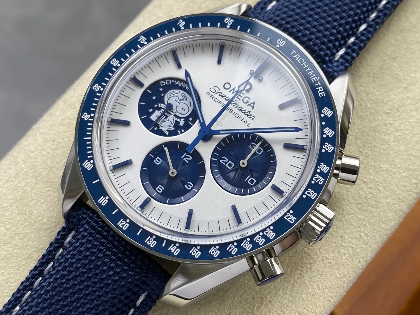 OMEGA Speedmaster Professional “Silver Snoopy Award” 50th Anniversary SMF 1:1 Best Edition A3861 34 d4bb8f72bfc5fe5 AMO Watch