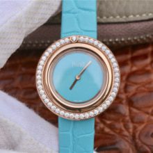 ¥1600  伯爵Possession女士腕表，此款腕表的圆形表圈也可以随着指尖完成360°优雅的旋转