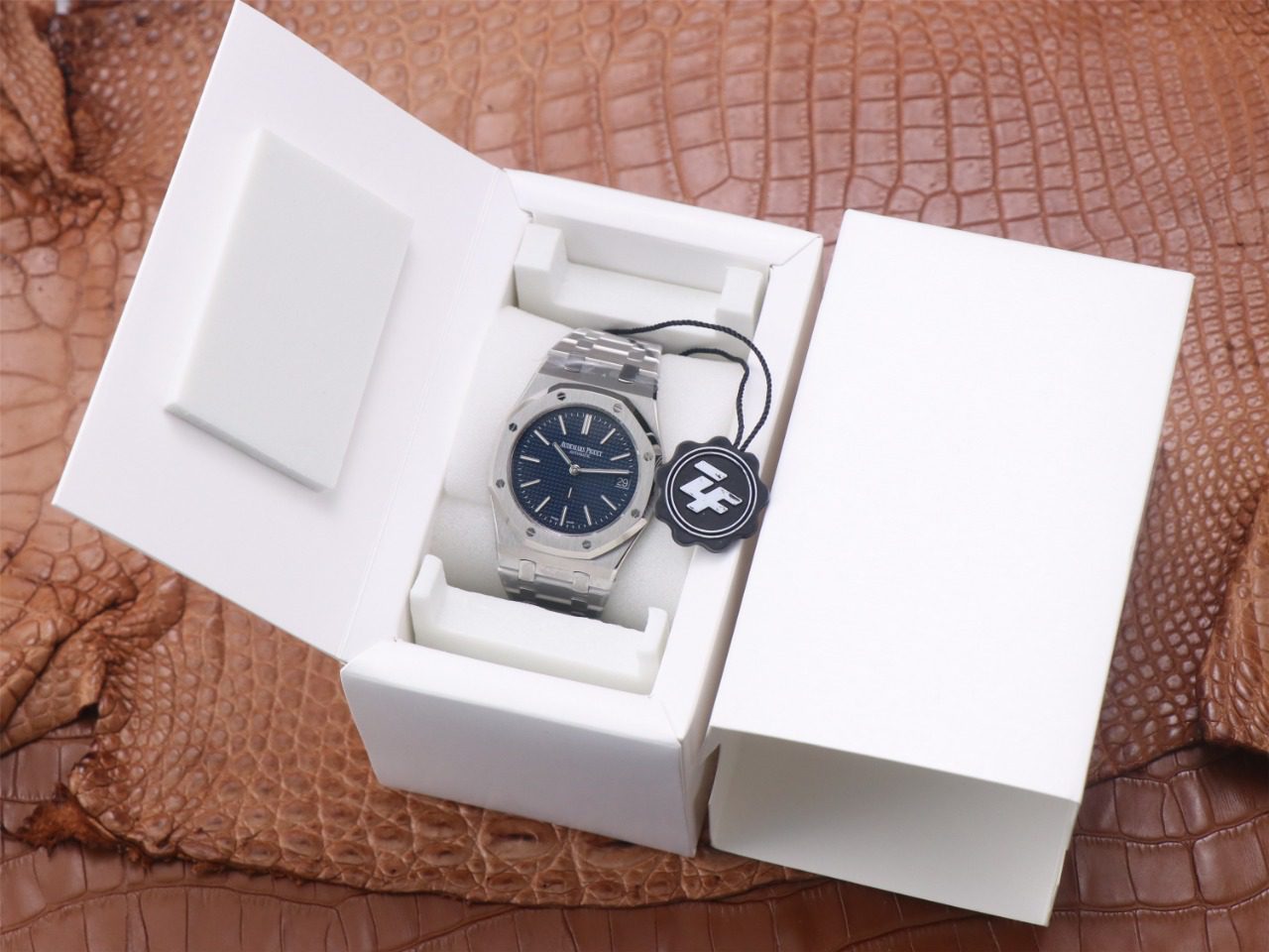 6c556f809e2353b 77 AMO Watch