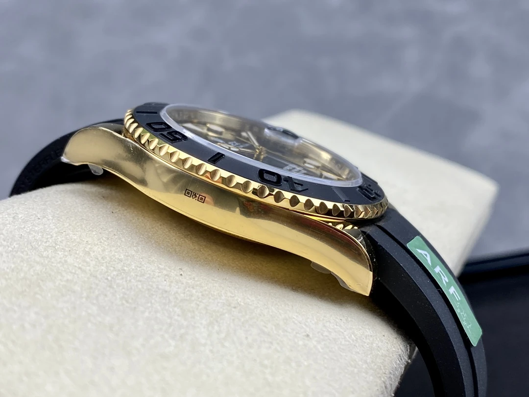 262bd8018b2ec37 AMO Watch