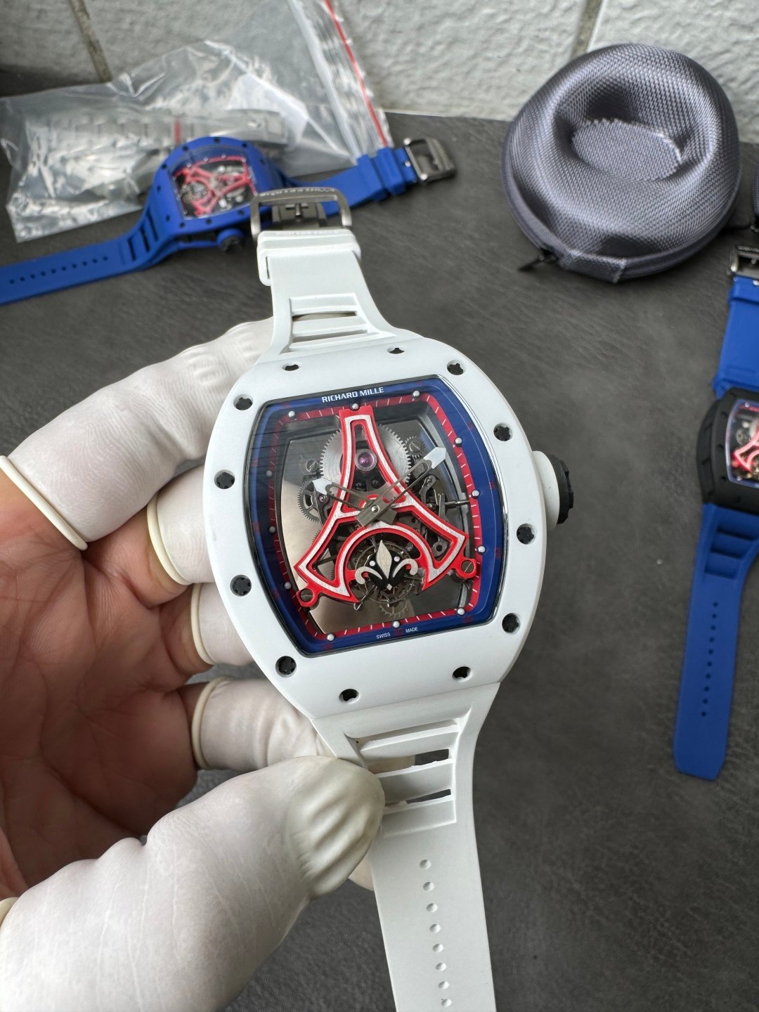 1b6d735e58d9407 AMO Watch