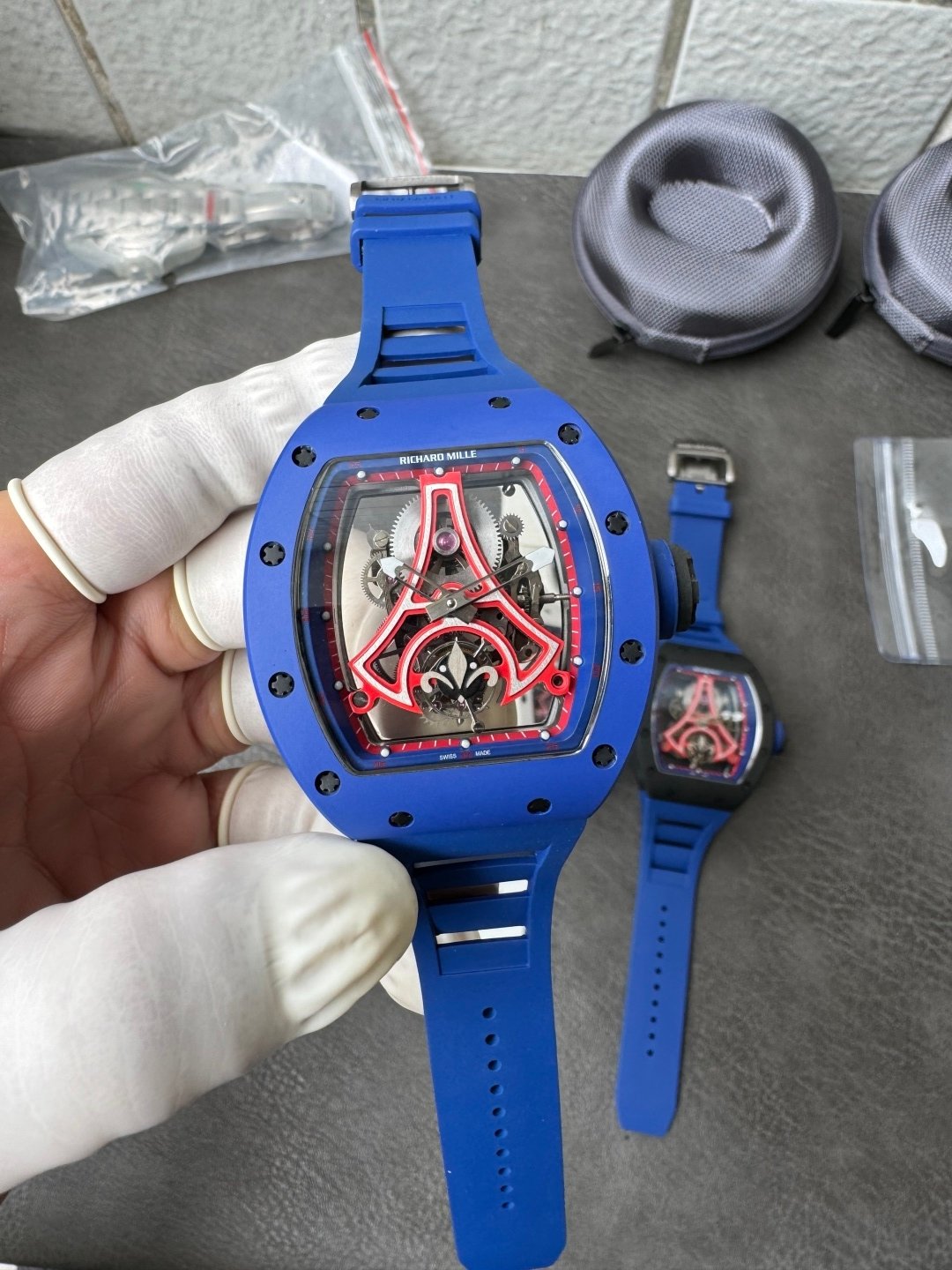 5be513abfffa8f2 rotated AMO Watch