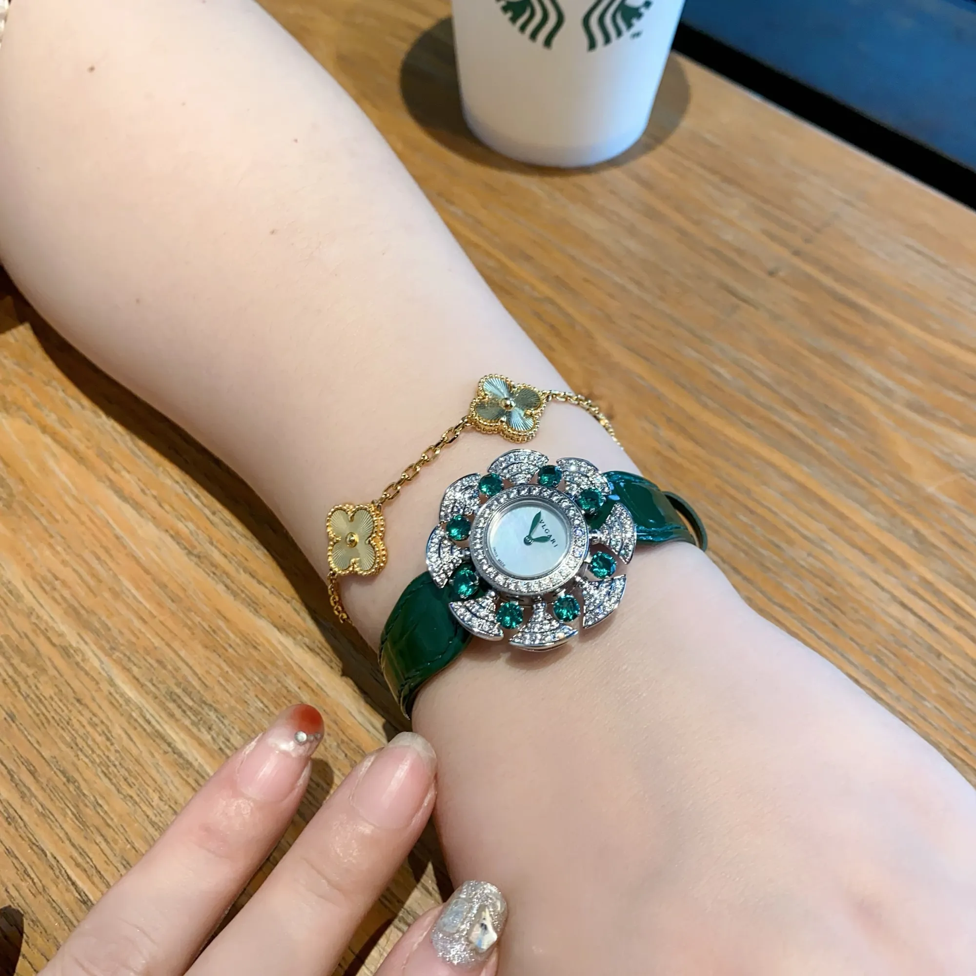 77d9af6e93d1c17 阿默表行AmoWatch