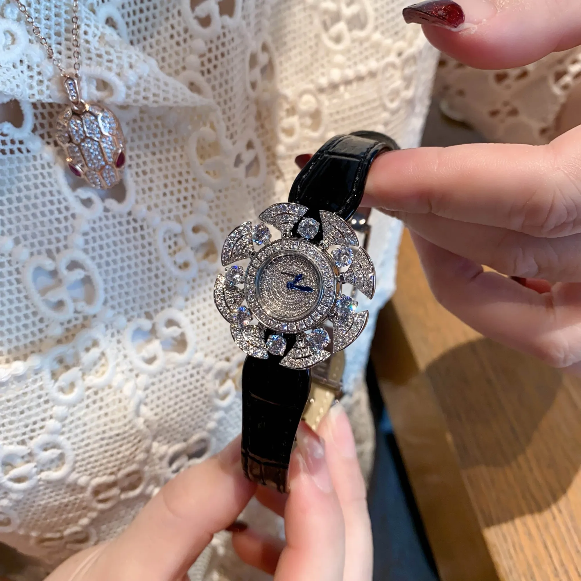 8fdd931e91f0045 阿默表行AmoWatch