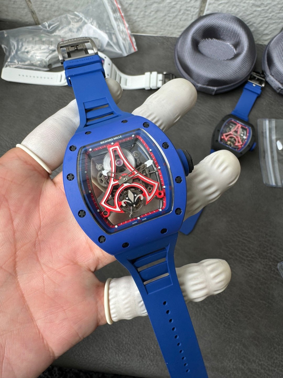 c7fc7d5a6a194a3 AMO Watch
