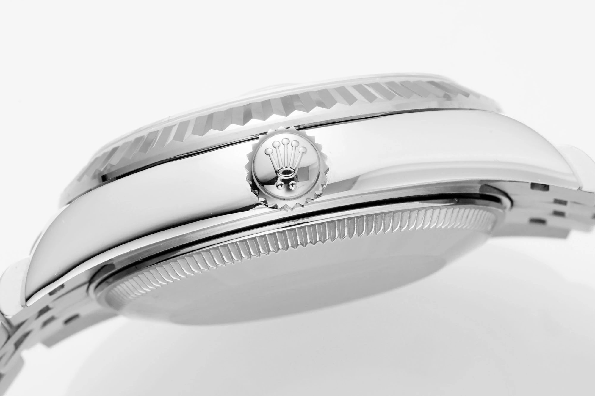 cf08b2bcec7de95 AMO Watch
