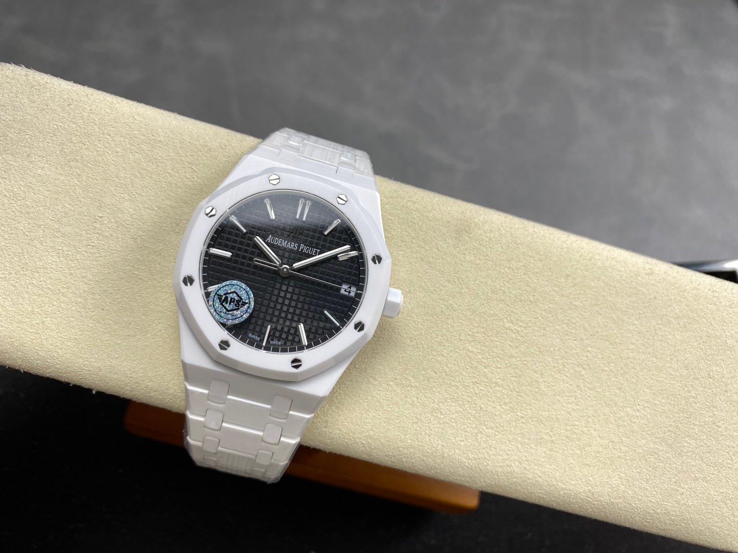 6072cd1424d62d9 AMO Watch