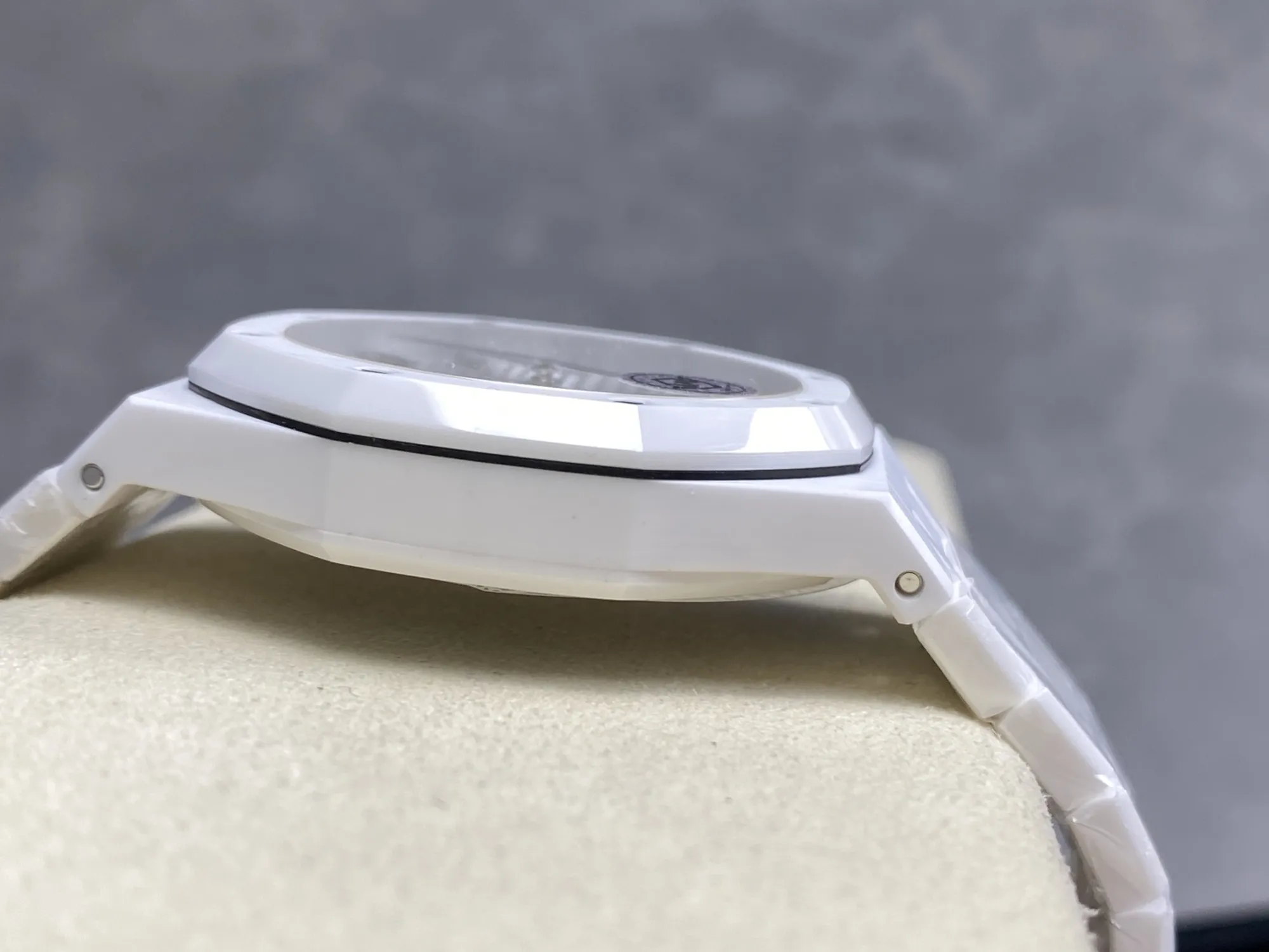 7c106ecd161631f AMO Watch