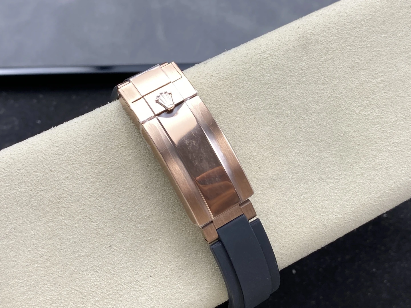 87aee88f388b432 AMO Watch