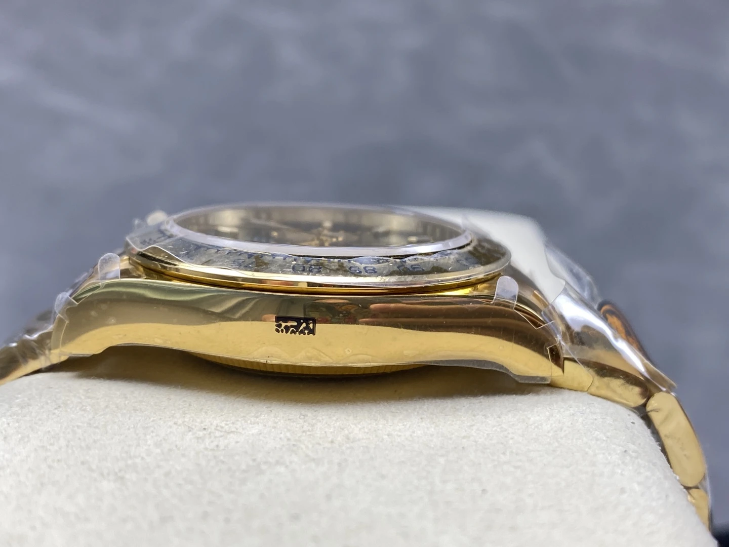 89562c2b8f03833 AMO Watch