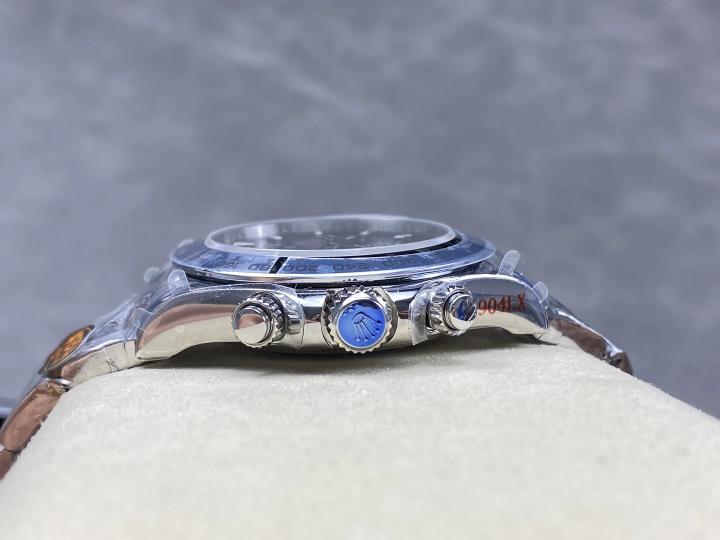 9f833e7231c7a80 AMO Watch