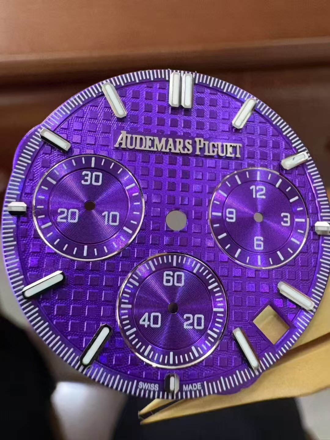4f0c6774d913774 AMO Watch