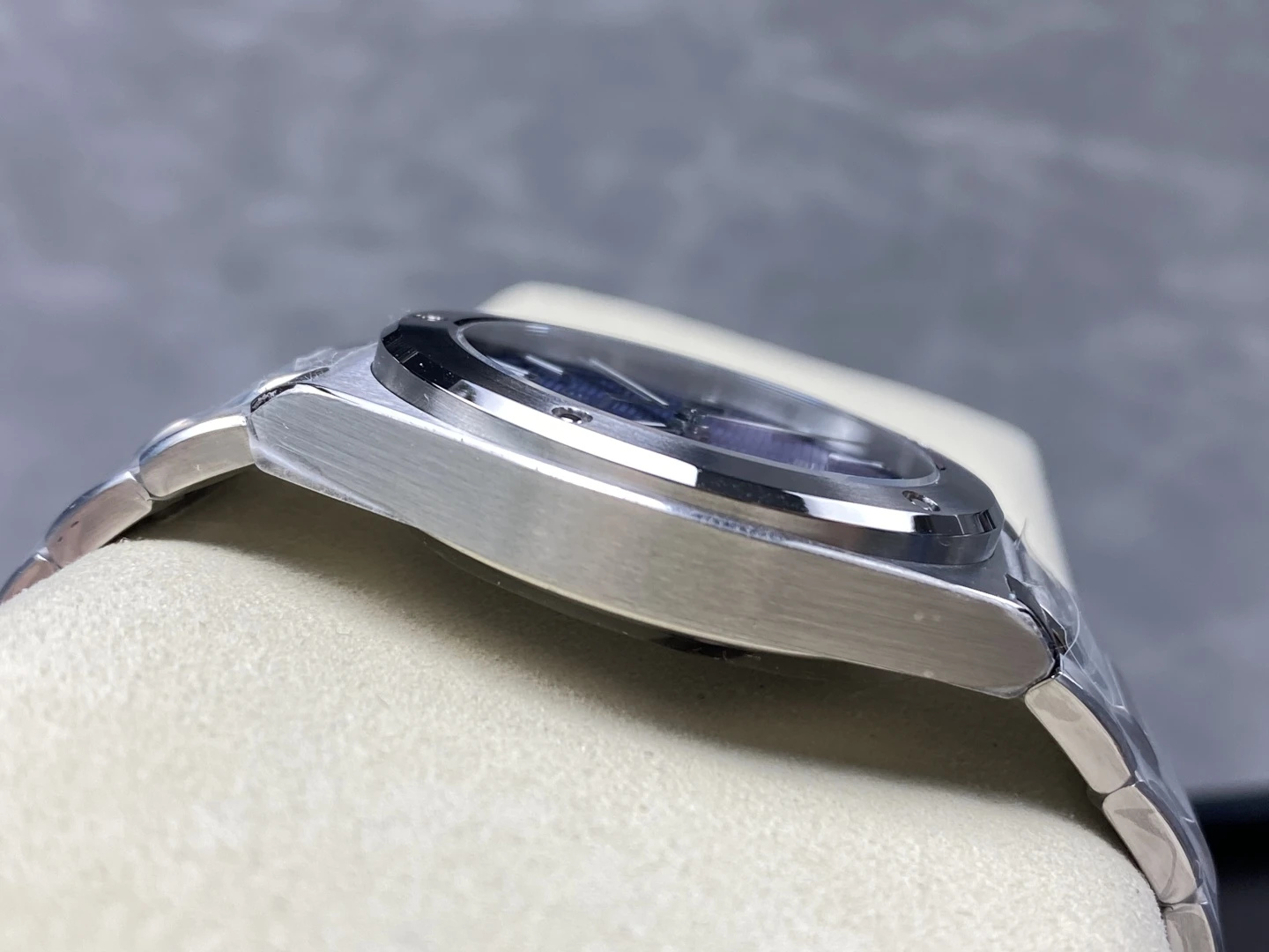 5993108a7d737f2 AMO Watch