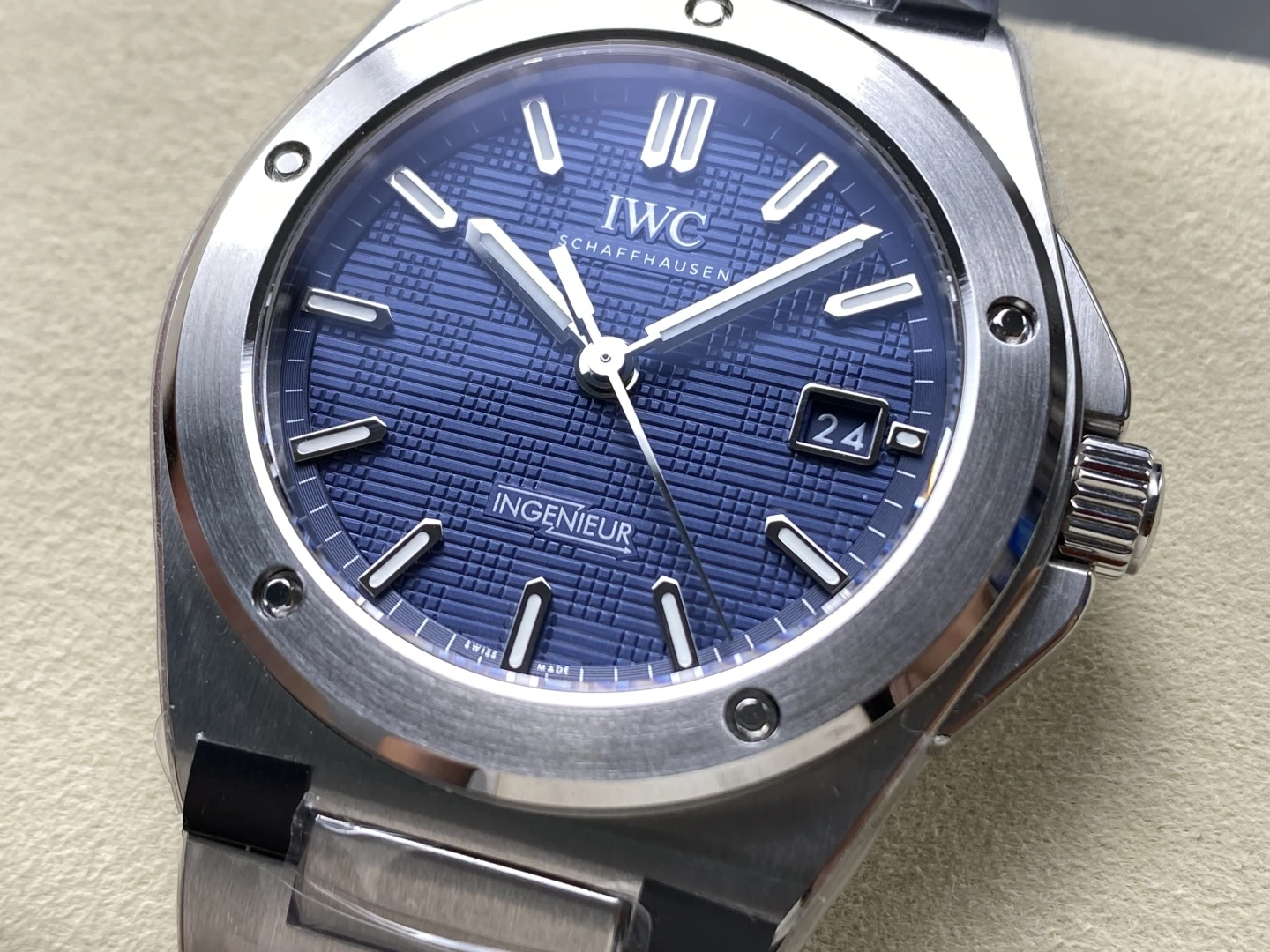 e084a9c5059f200 AMO Watch