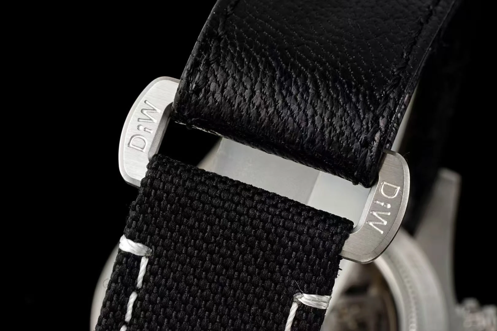 e8e86a14a2c4c72 AMO Watch