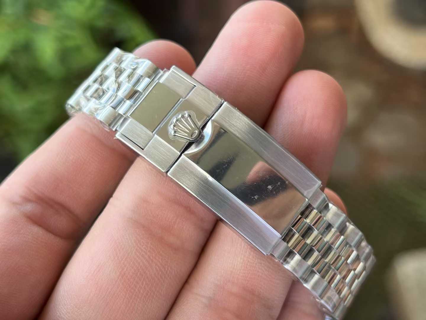 fe41aa122d42582 AMO Watch