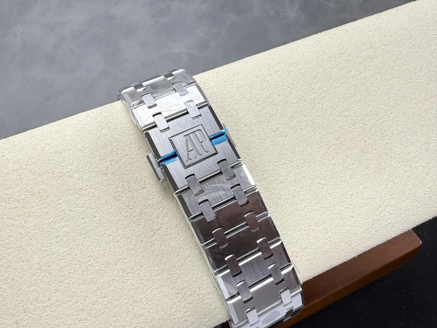 1d78a4d1690a0a4 AMO Watch