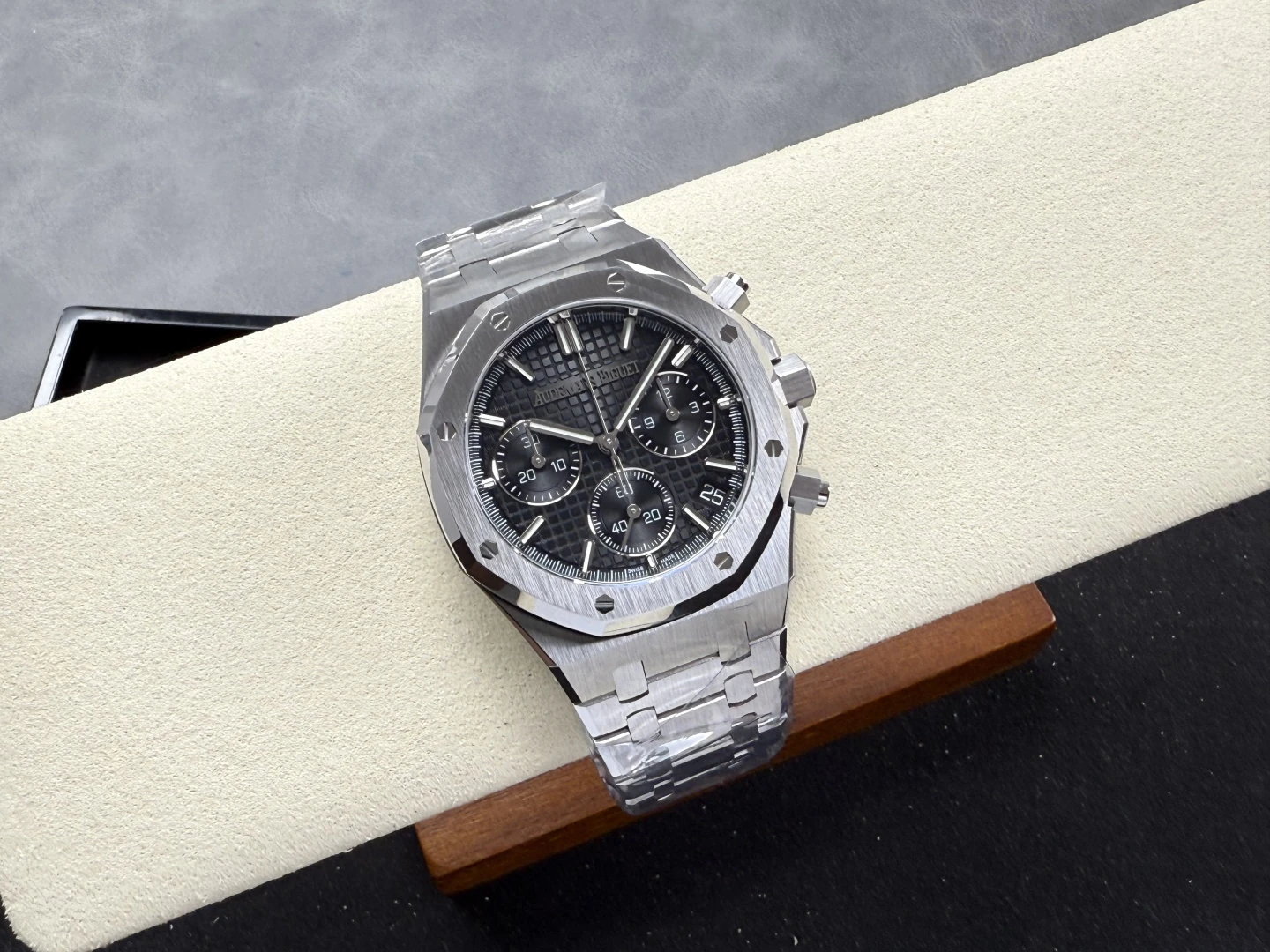 25ba7c9e8cb8d11 AMO Watch