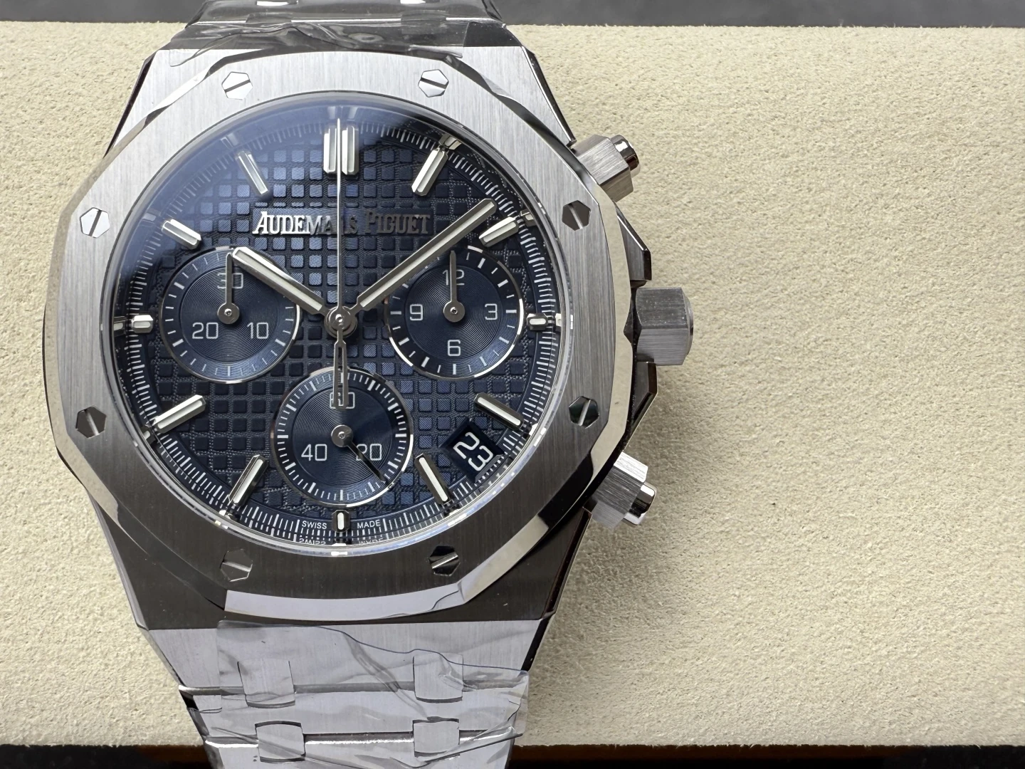 2d1e572f7a96917 AMO Watch