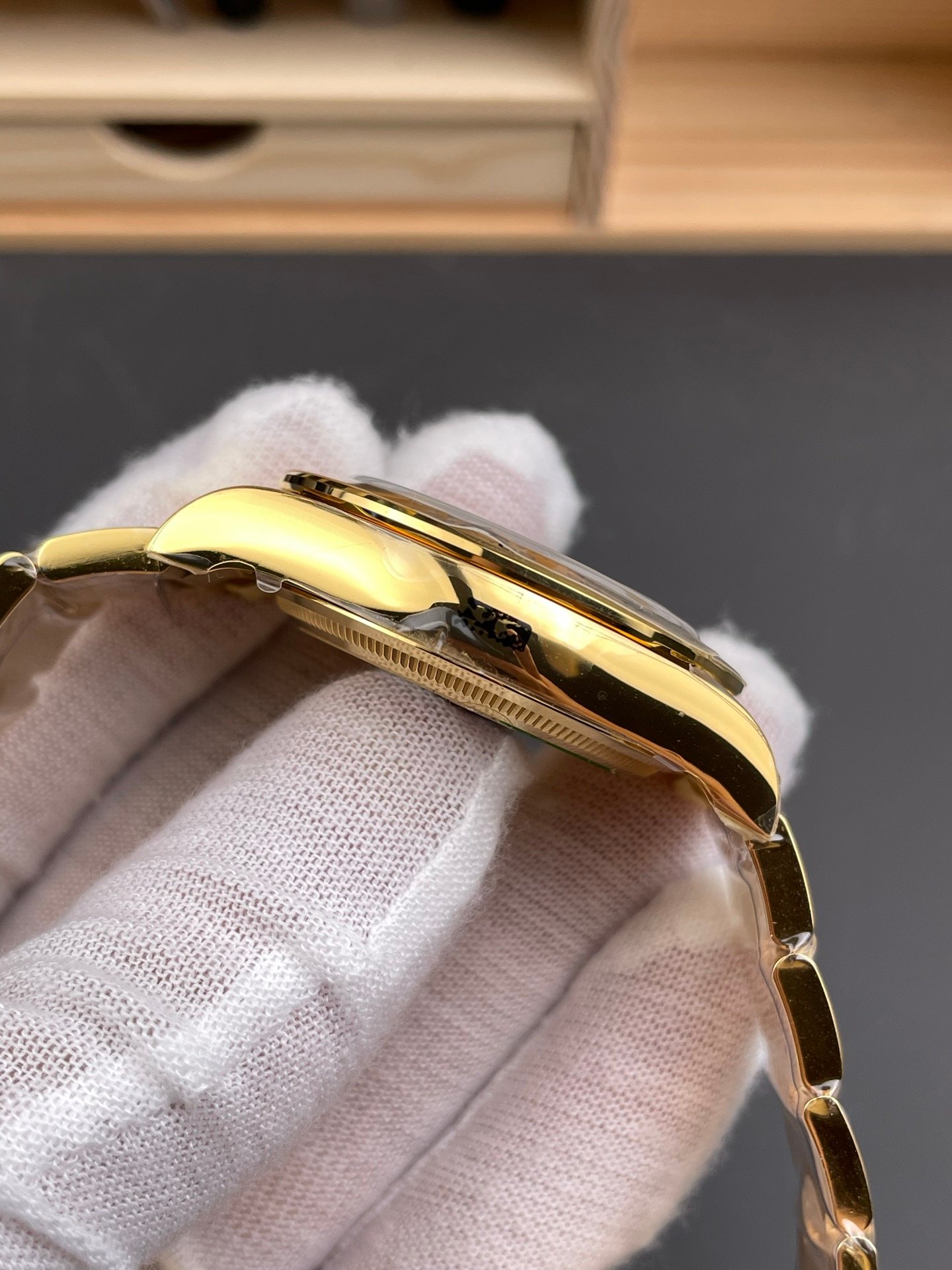 2e4b32e1c1b8b39 1 AMO Watch