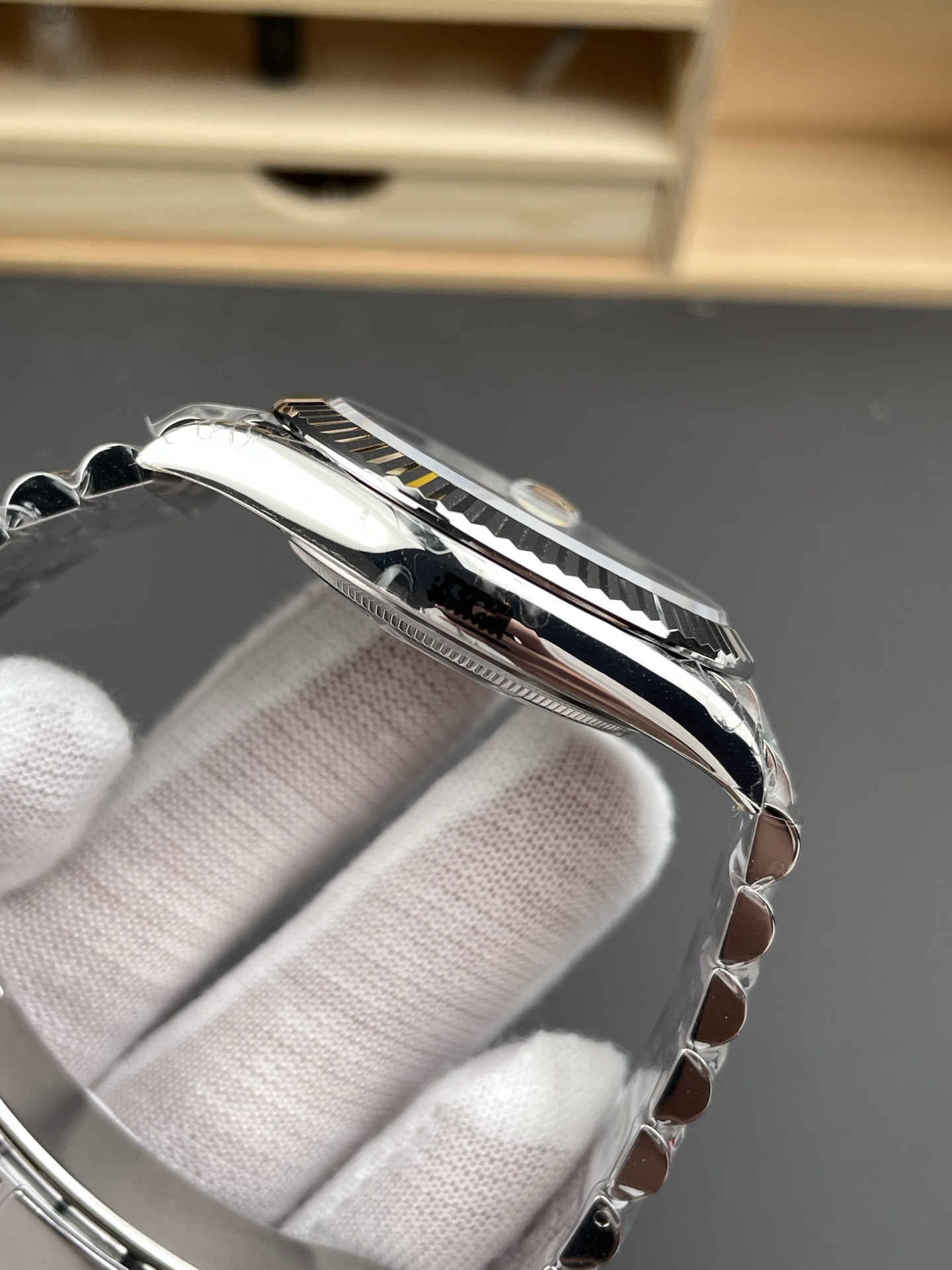 328ab25bcc02381 AMO Watch