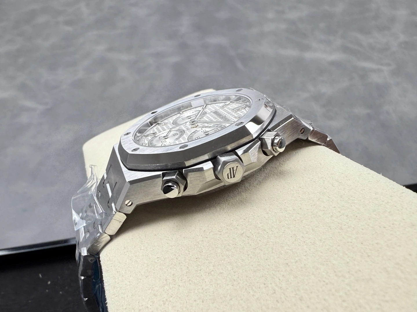 35fde64a4ef77e6 AMO Watch