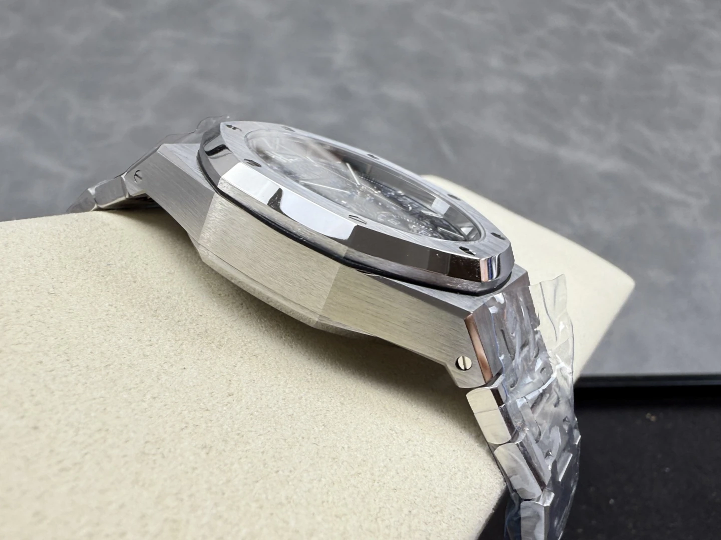 40565271ce6849f AMO Watch