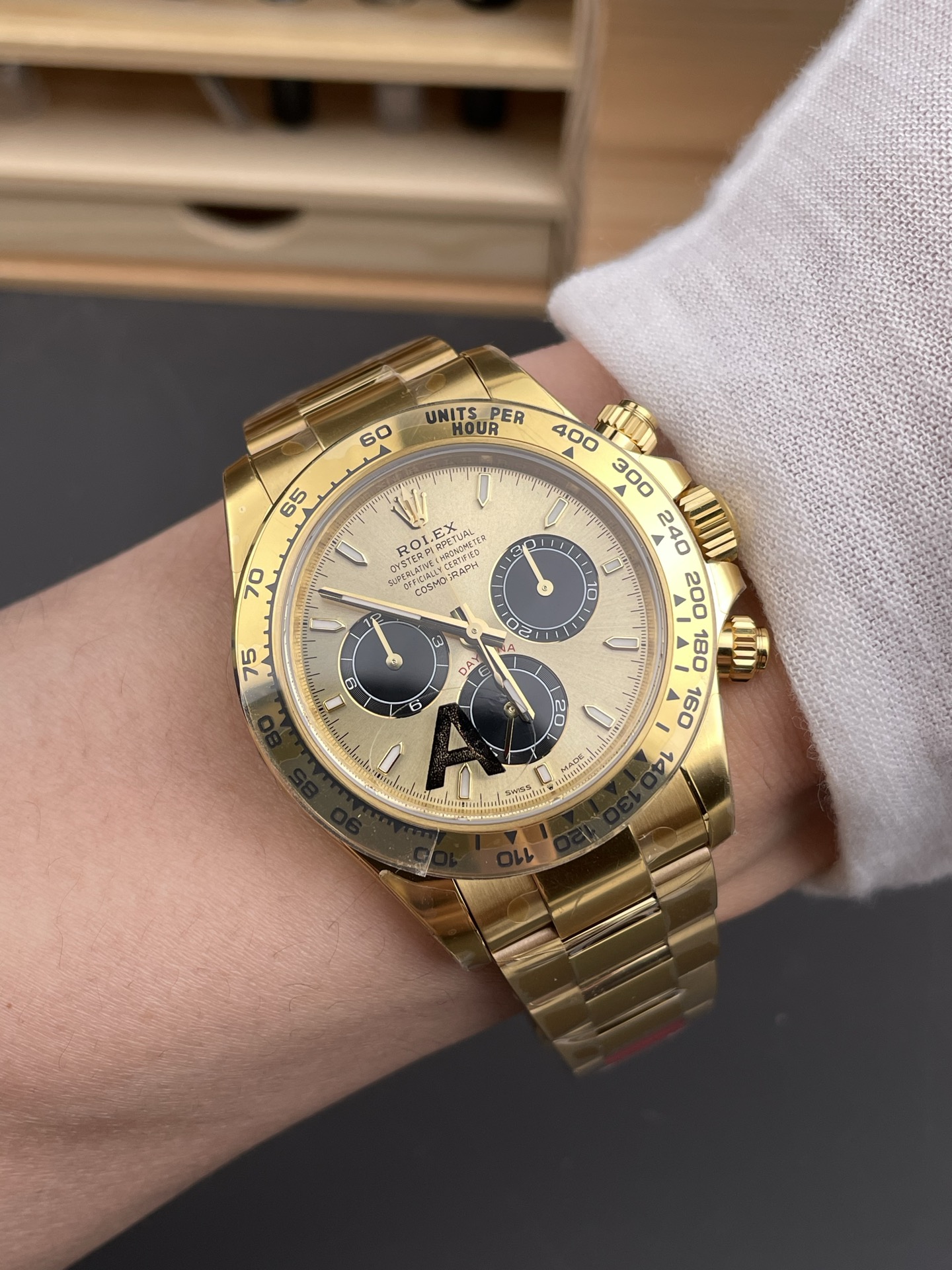 4084a4e73e91f90 1 AMO Watch