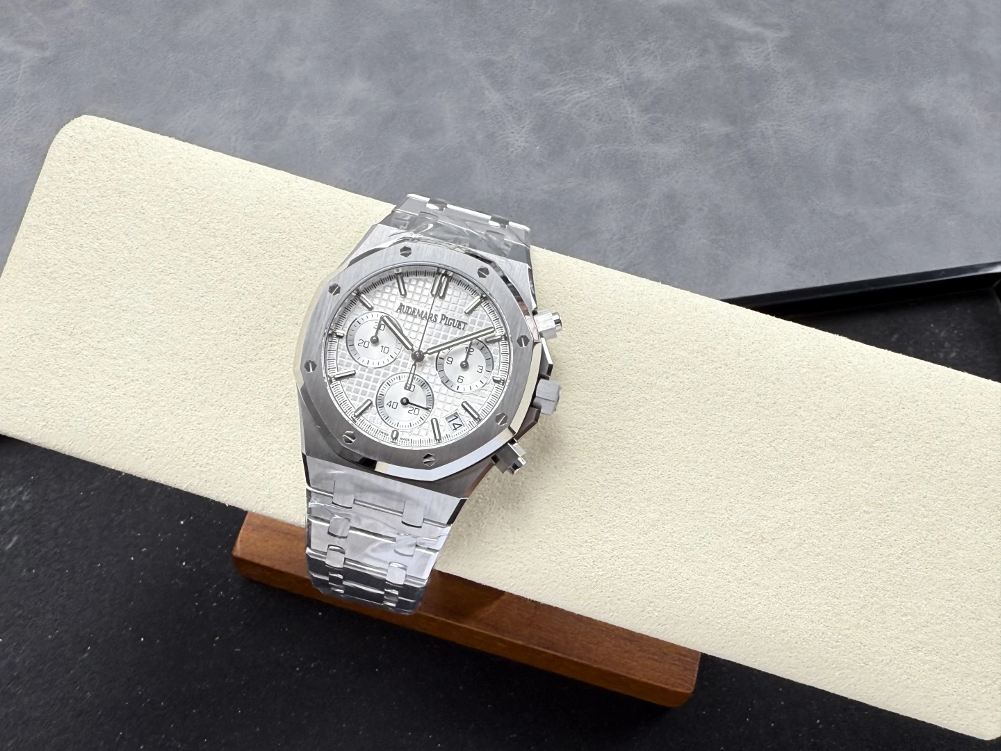 4a579bec389ccac AMO Watch