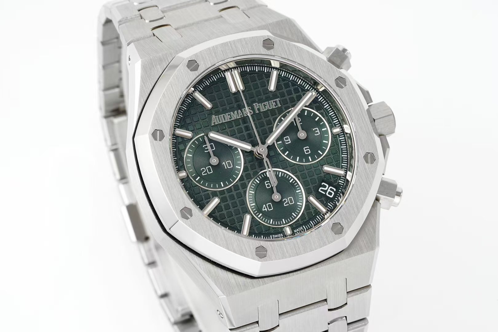 52c4a44b711fc60 AMO Watch