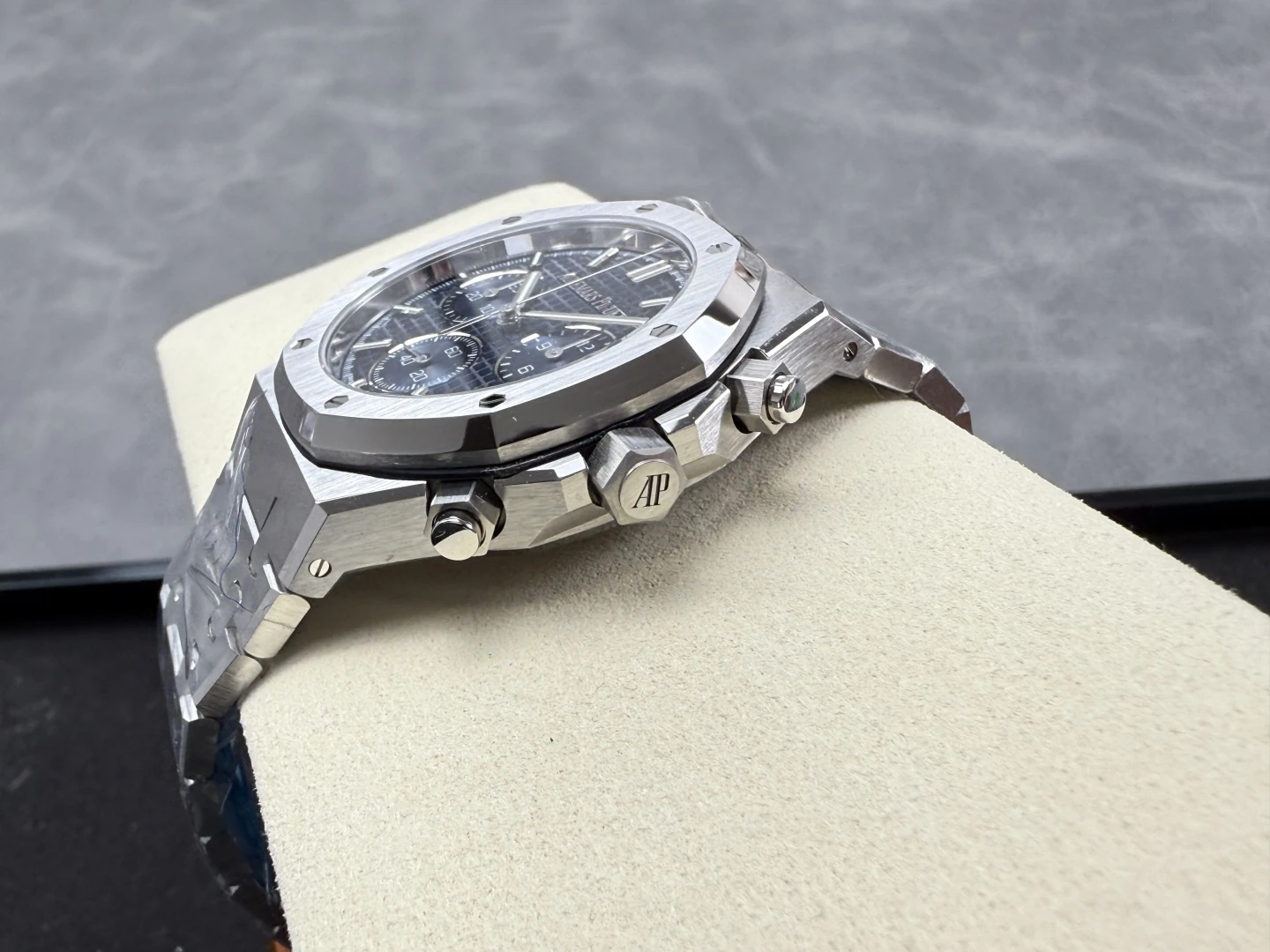 85e0eeb8d7707cb AMO Watch