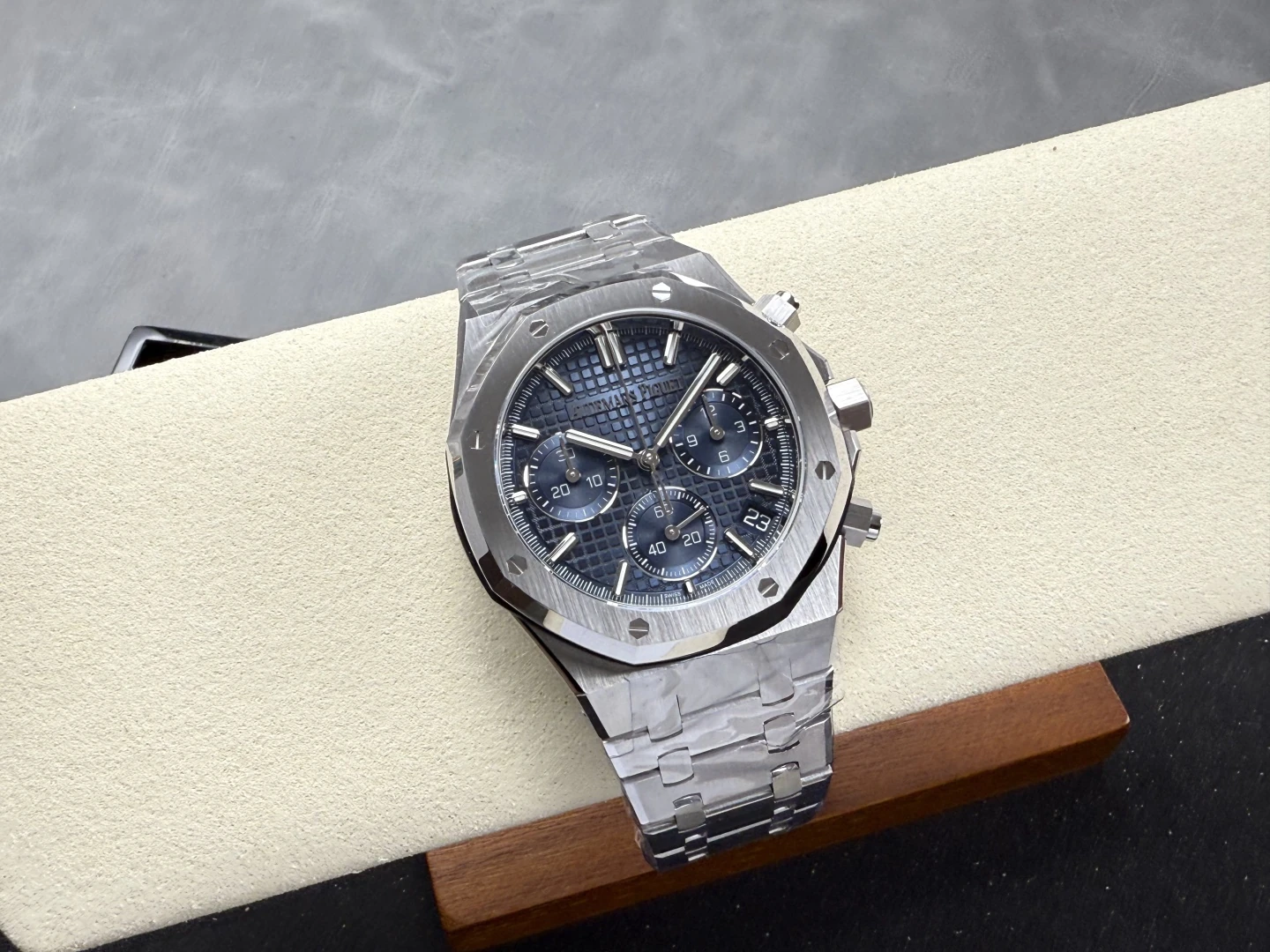 a41bfb32bda060c AMO Watch