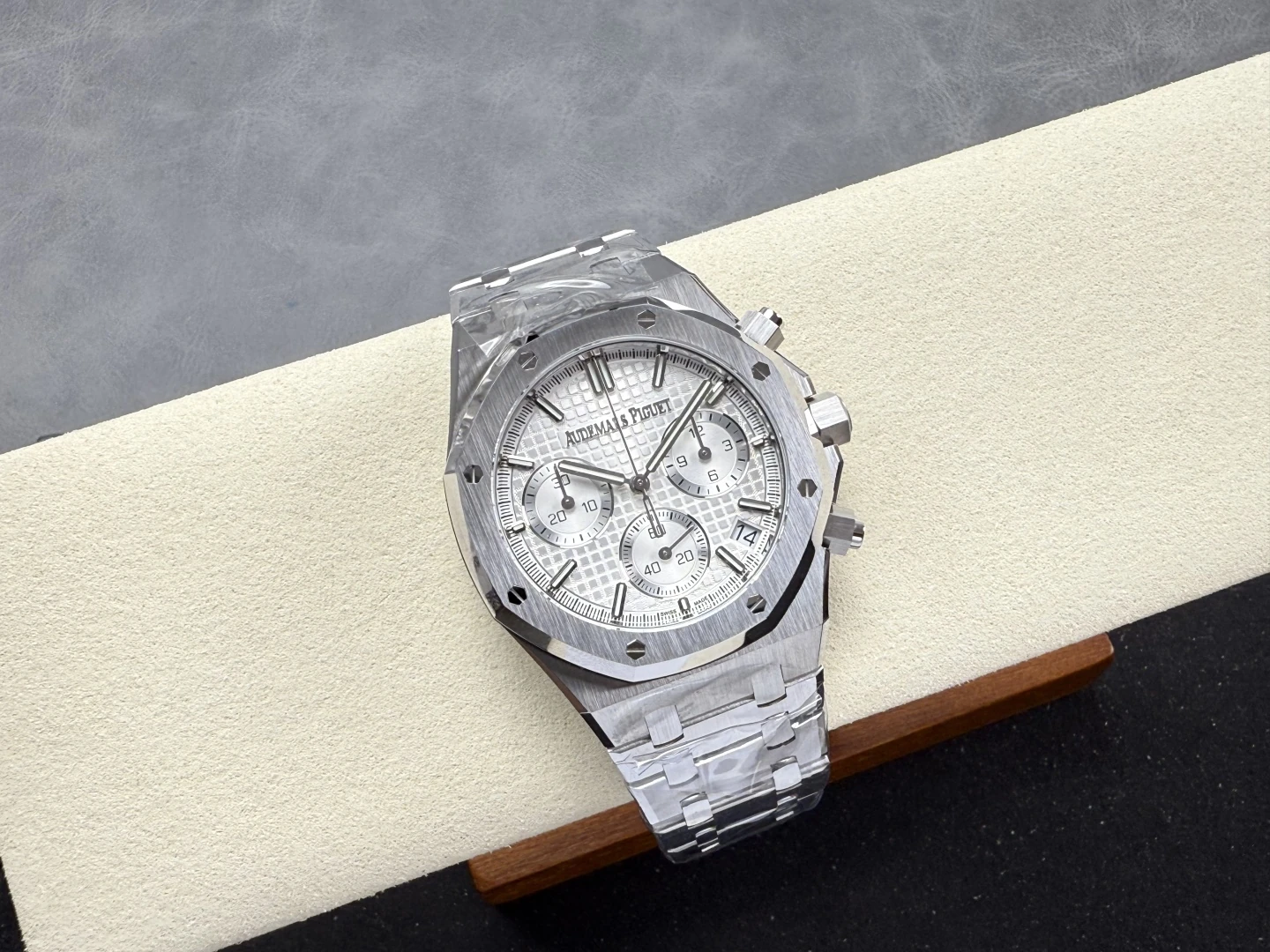 a75e0096218c5e2 AMO Watch