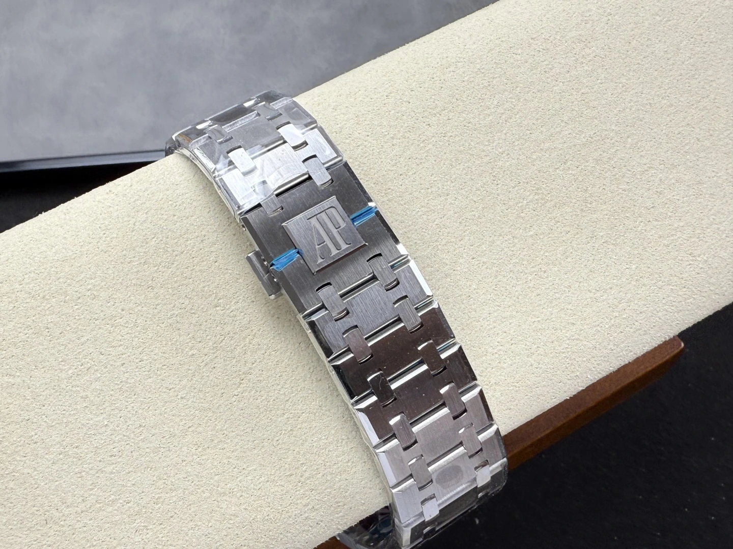 a8ea32bc190546c AMO Watch