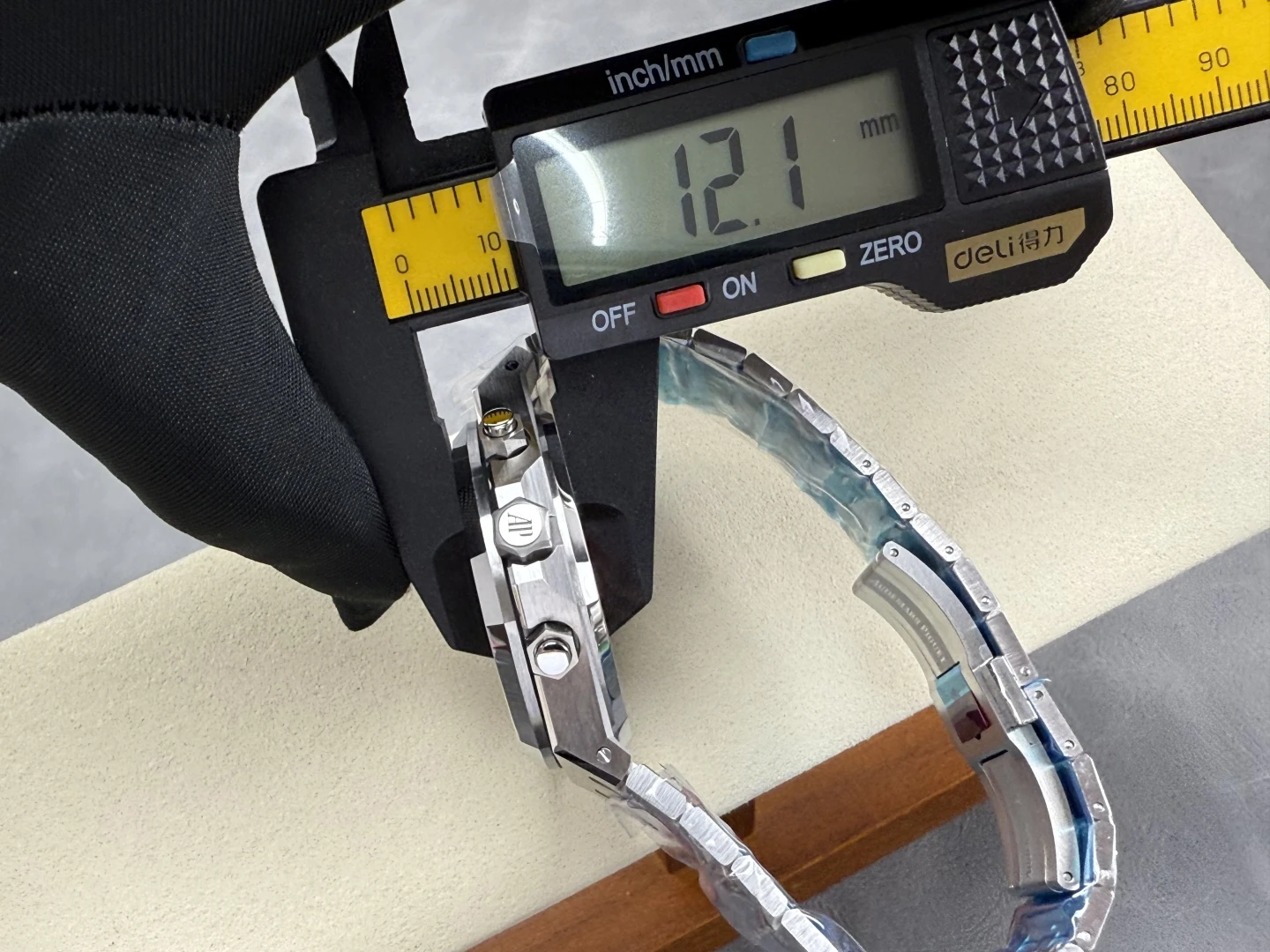 b44dc28b670ff9e AMO Watch