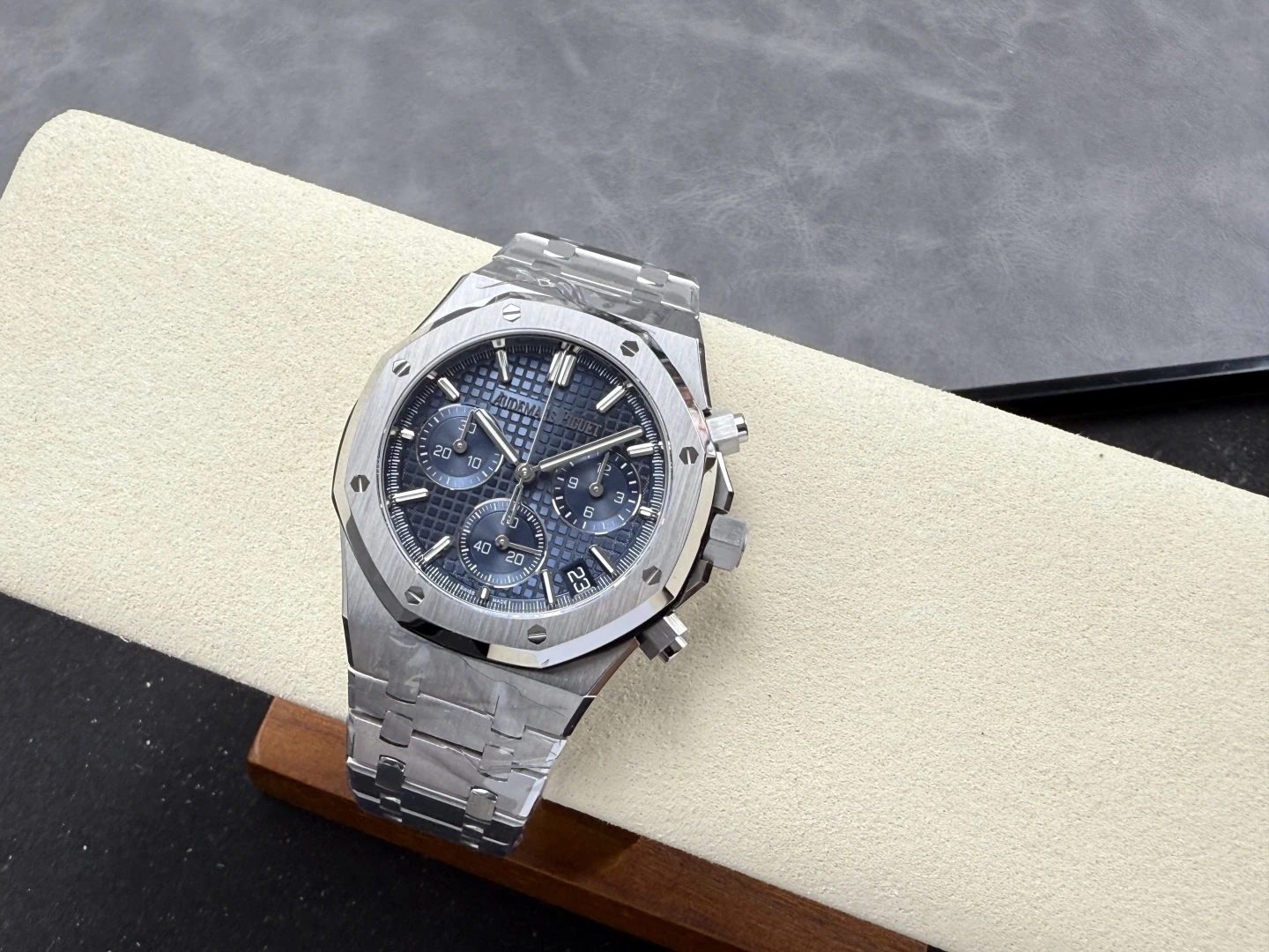 b82752a28ff5107 AMO Watch