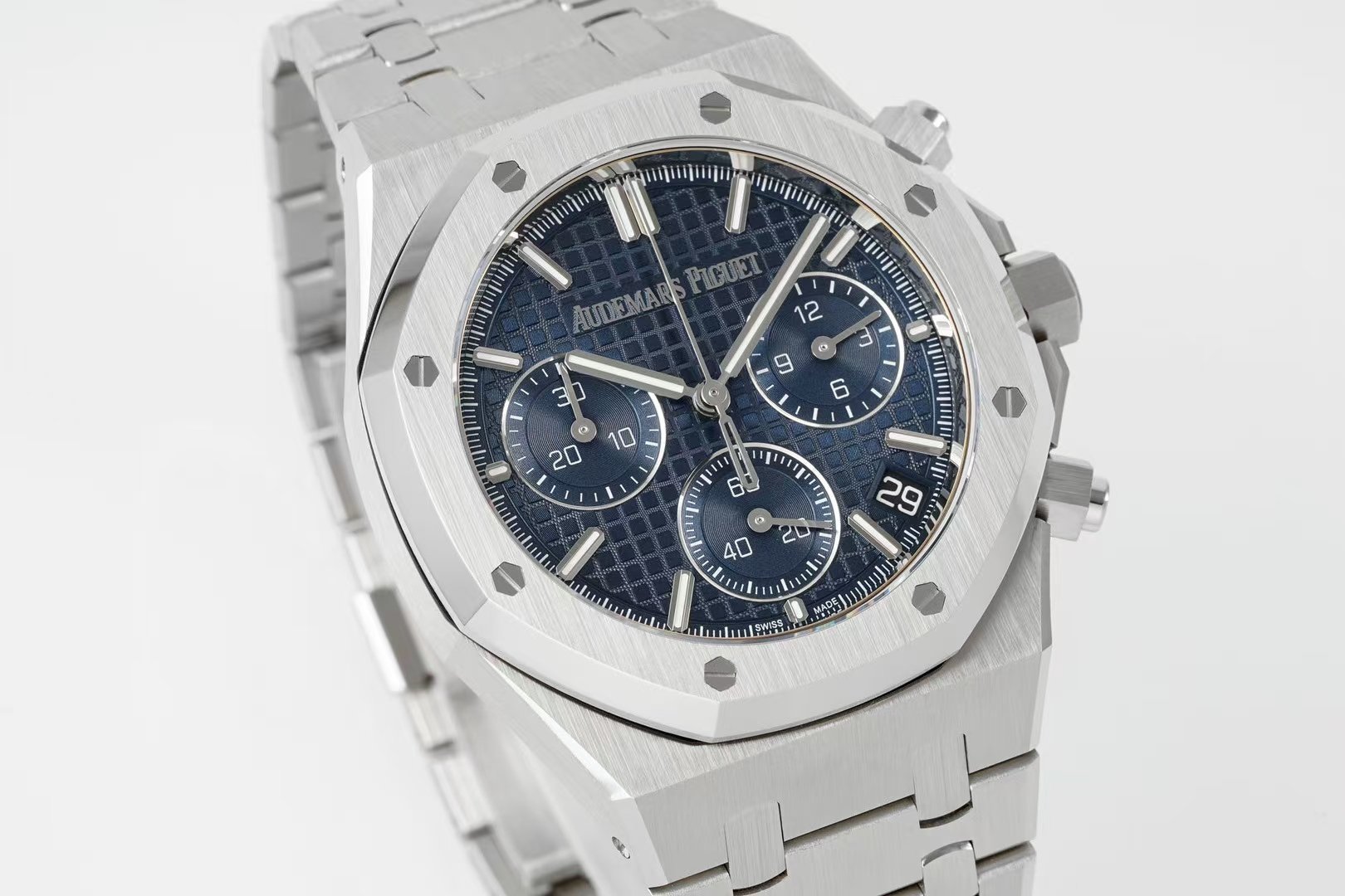 d0d59067ef5810d AMO Watch