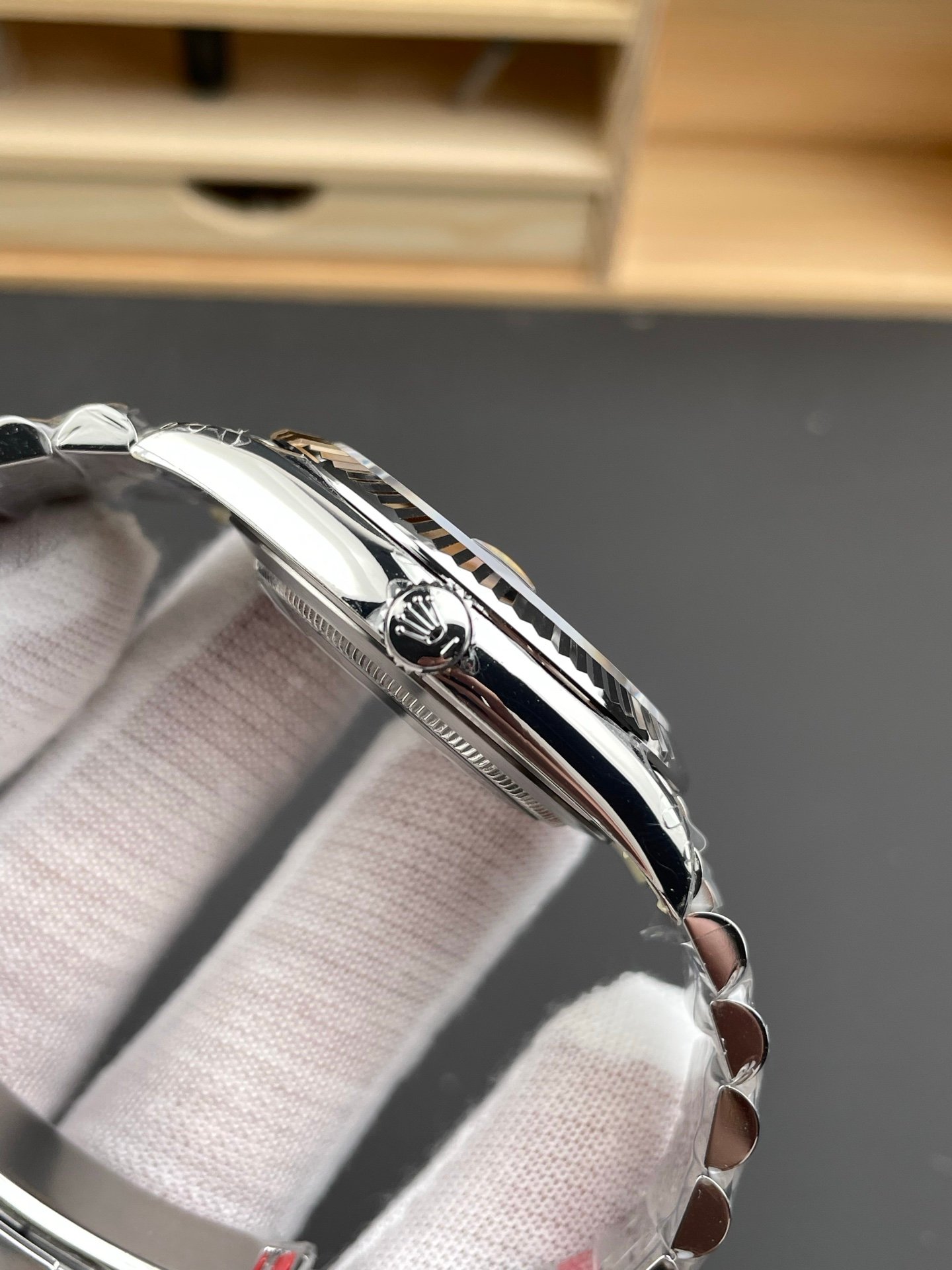 f6ee6ed1ed79bb9 AMO Watch