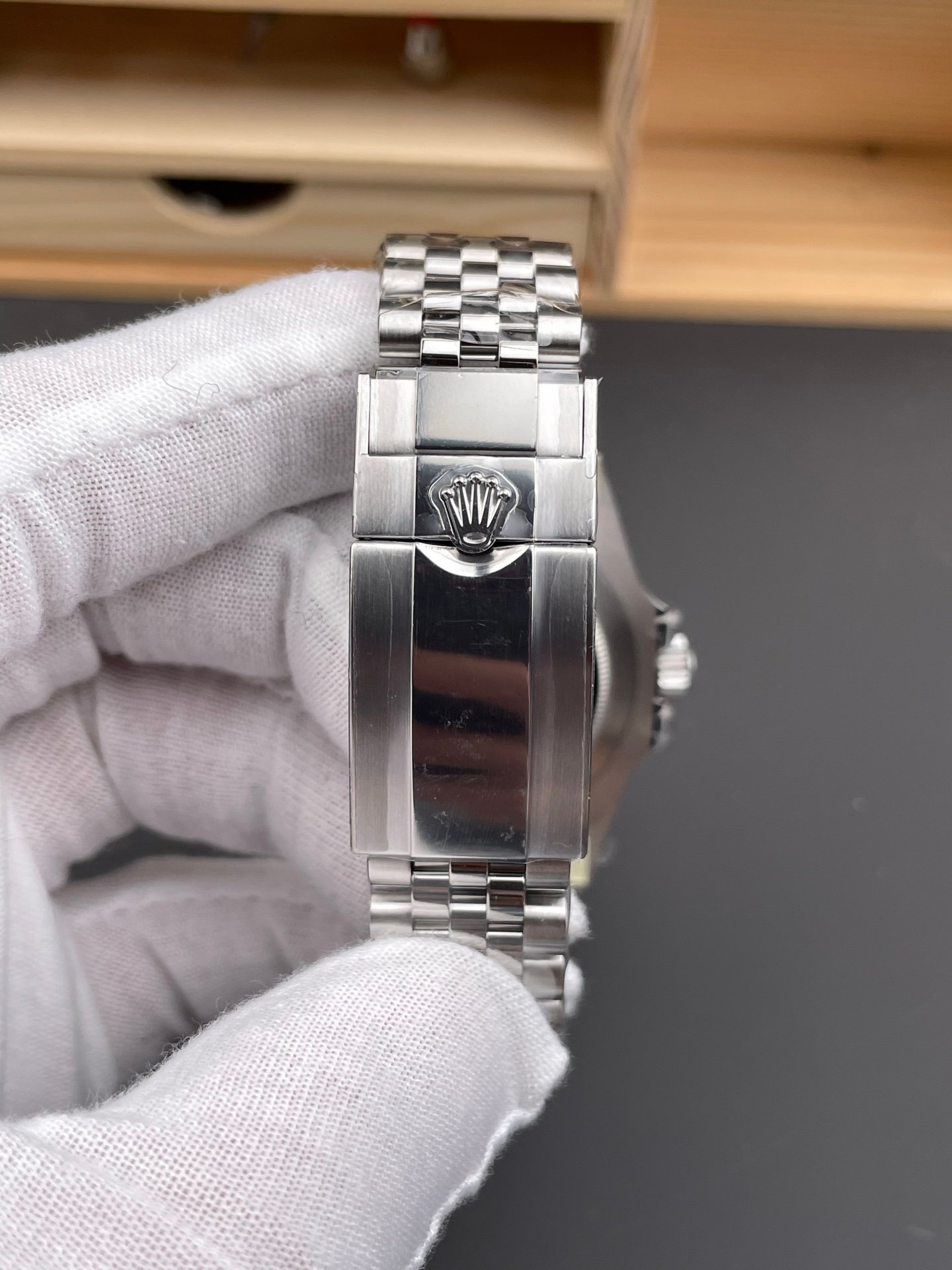 fe9370a21a9ff49 AMO Watch
