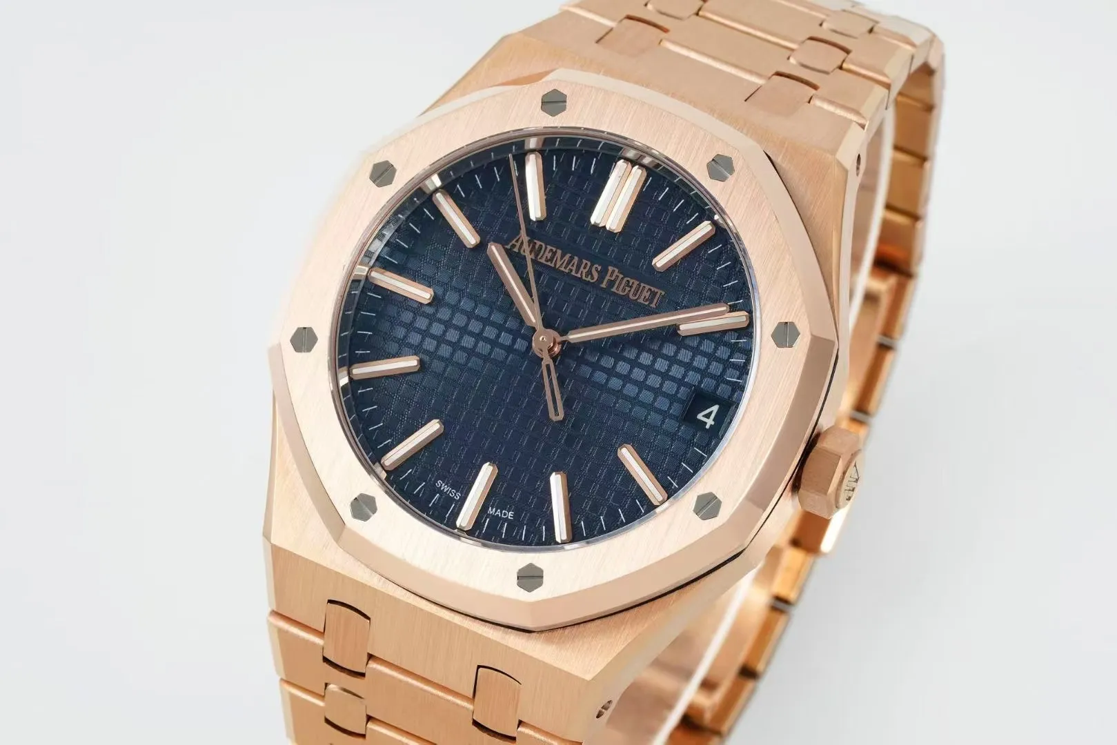 5a283ea56e27d72 AMO Watch