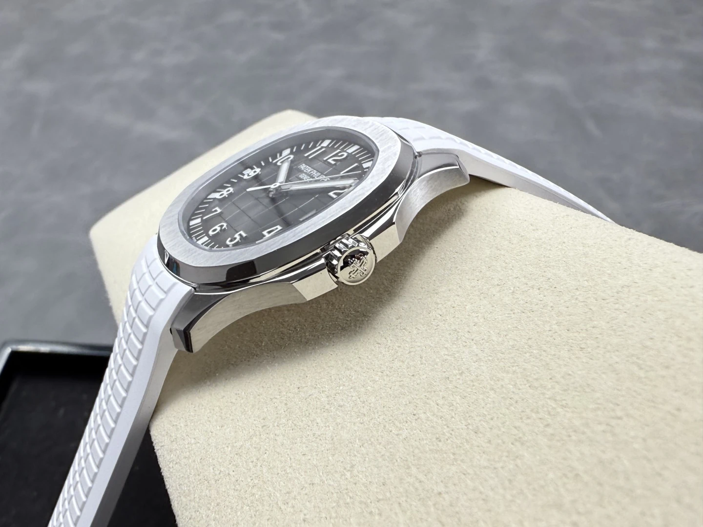 8a4a7881f5ce303 阿默表行AmoWatch