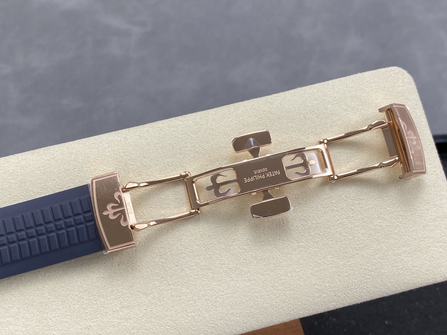 0c61172cccccc32 AMO Watch