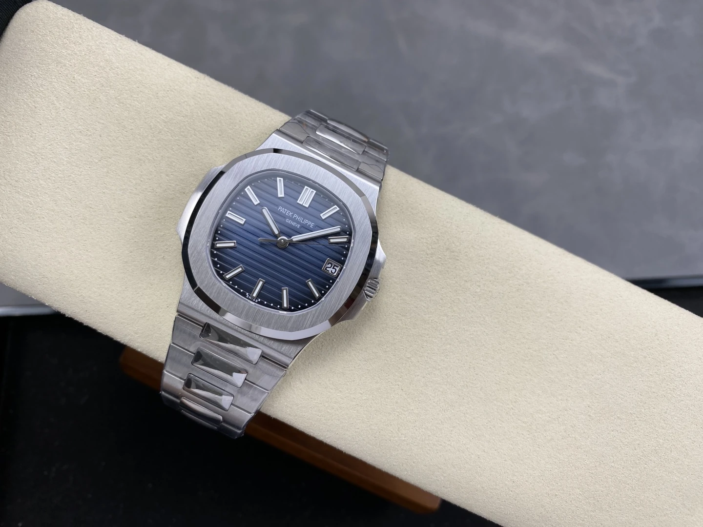 0d87d017b1461bd AMO Watch