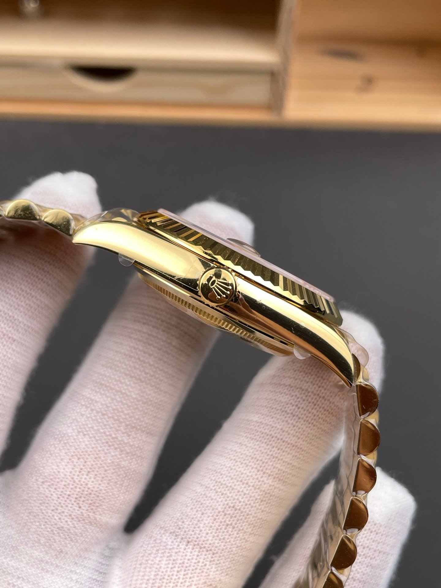 105486e70301323 AMO Watch