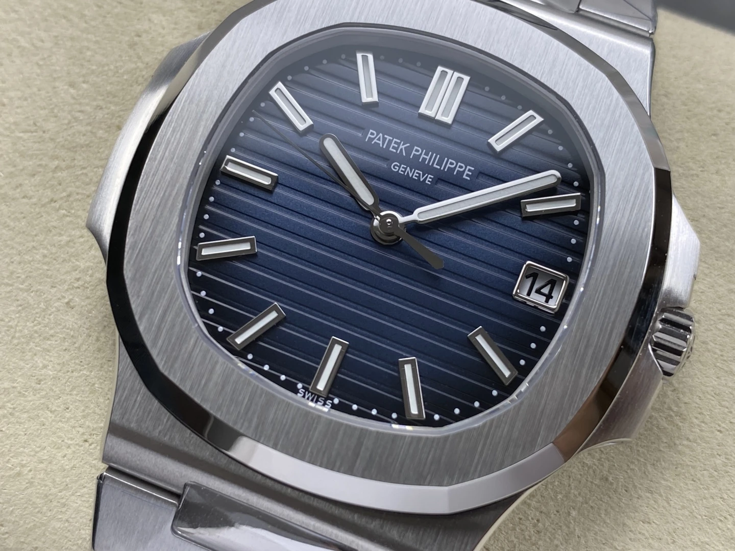 12fbd5c7c573554 AMO Watch