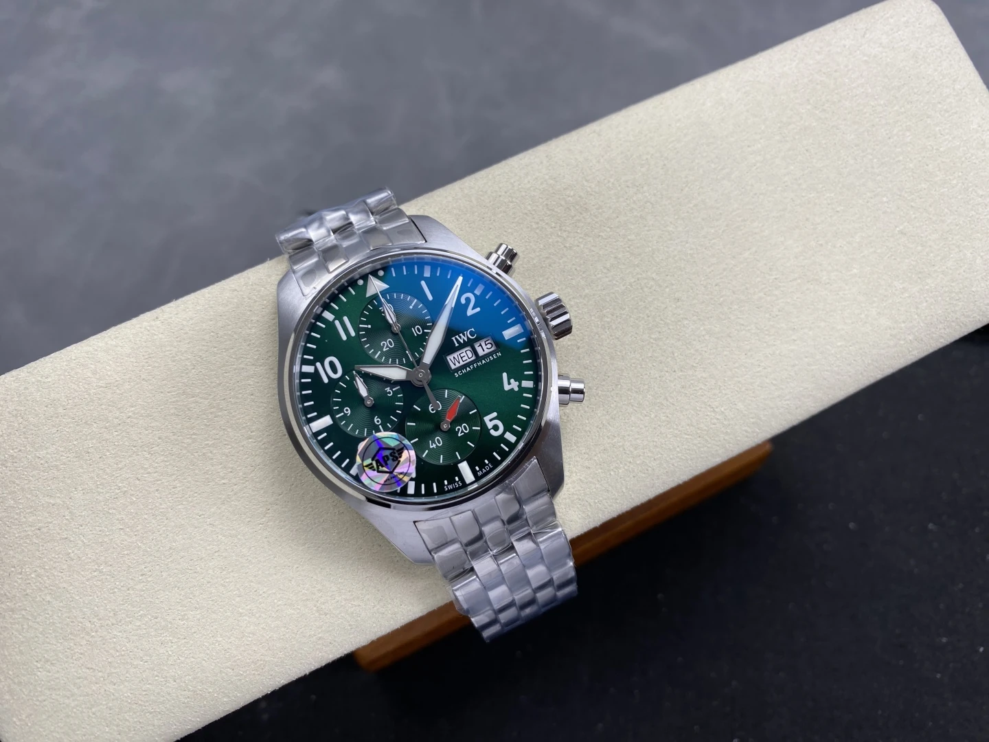 1307b2052fa3693 AMO Watch