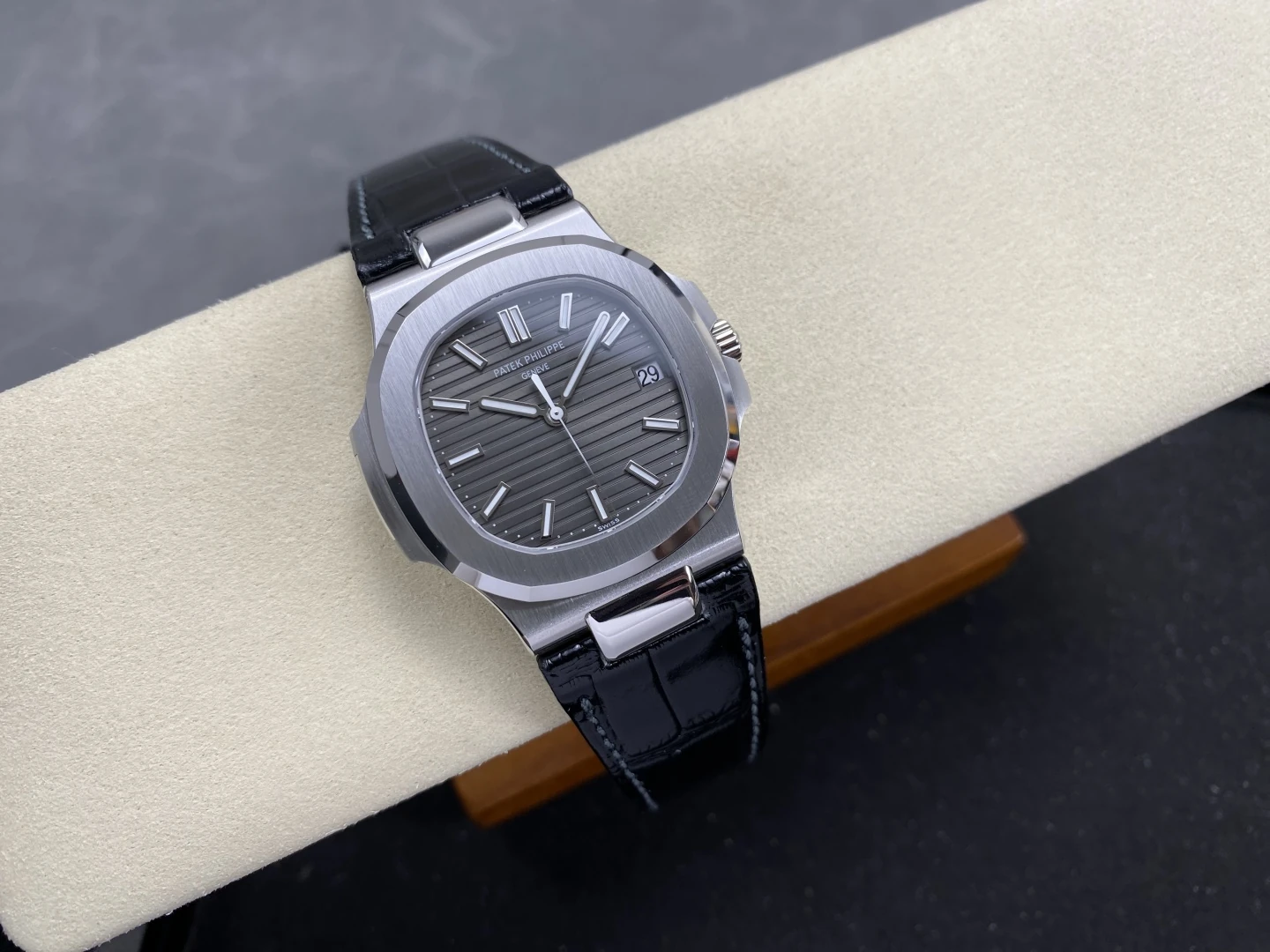 1e8f7b523277bb1 阿默表行AmoWatch