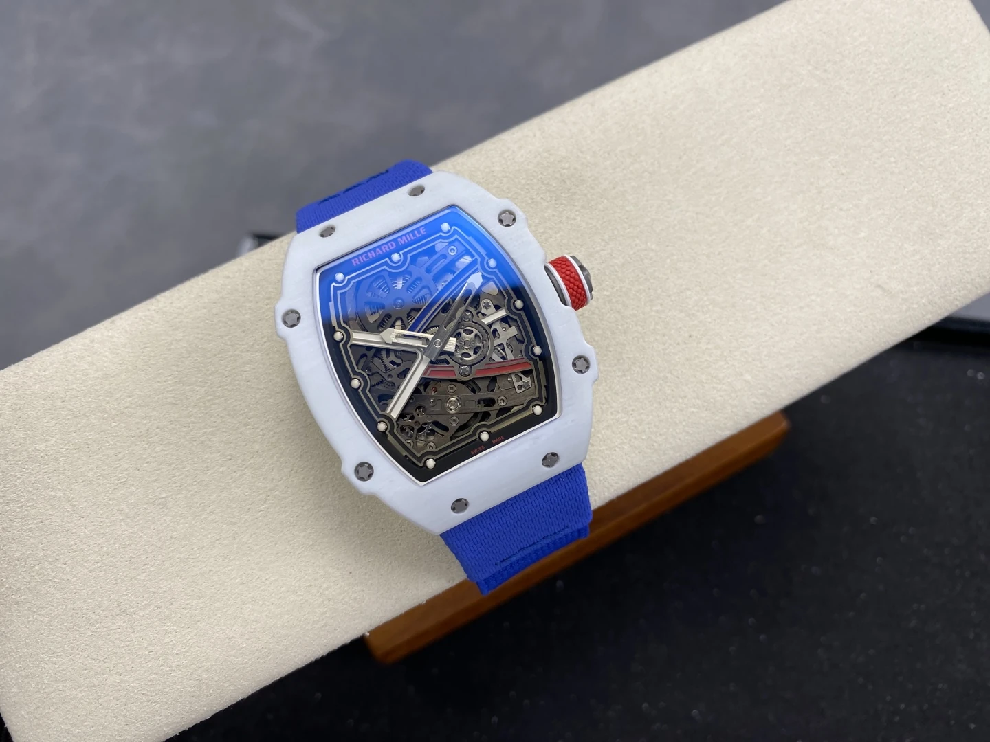 2c7102c29908b62 AMO Watch
